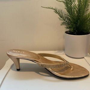 Beautiful gold flip-flop heel!!!!!!